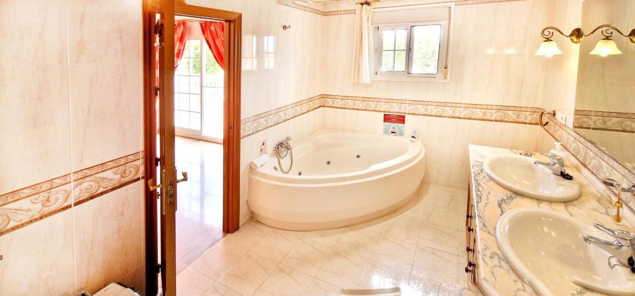 Golden Villa Costa Del Sol - Big Private Pool - Bbq - Good Location Fuengirola Exterior foto